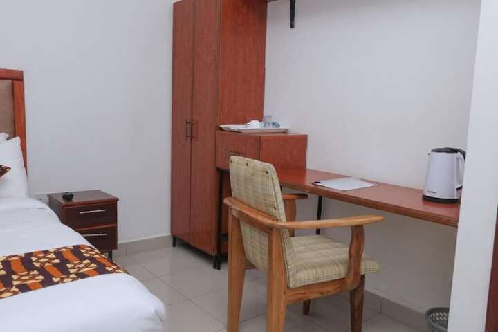 Room 10 of 27