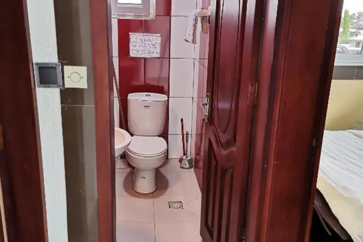 Room 8 of 12
