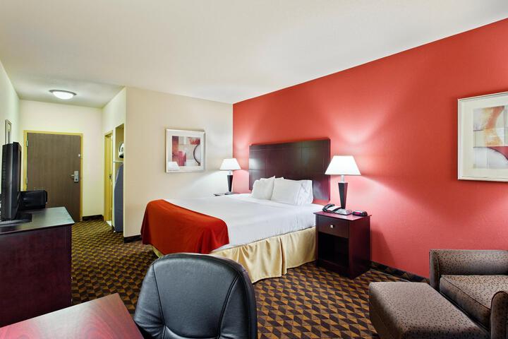 1 King Bed (4 of 11)