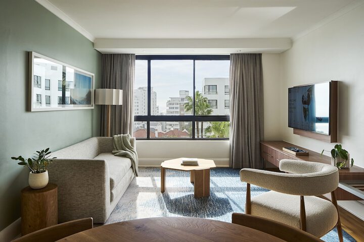 Room 68 of 204