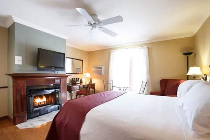 Room 4 of 32