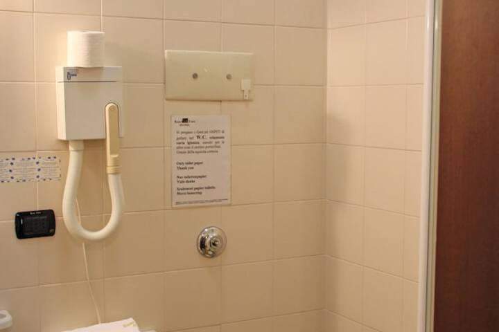 Room 17 of 40