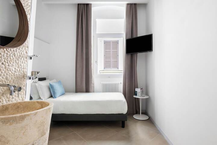 Room 30 of 69