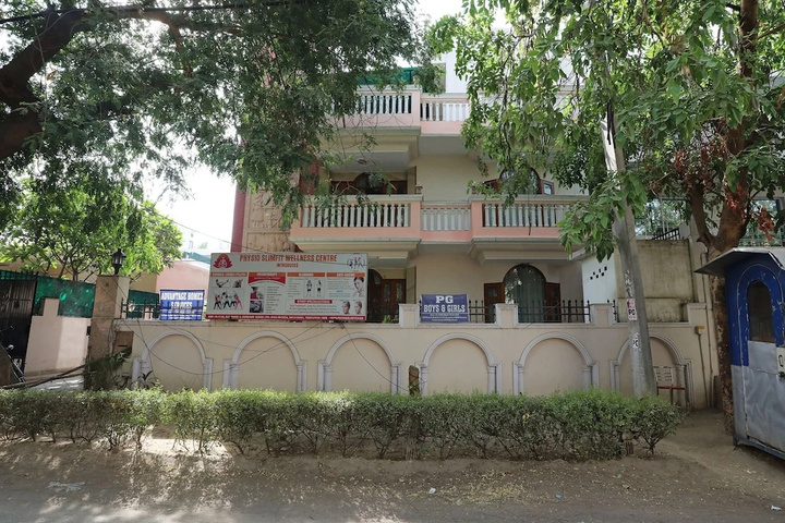 OYO 14306 Advantage Homes