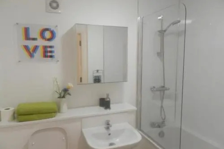 Room 4 of 15