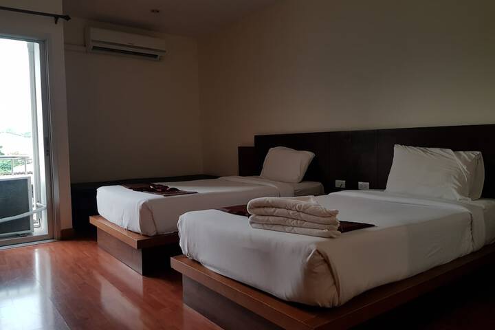 Room 33 of 79