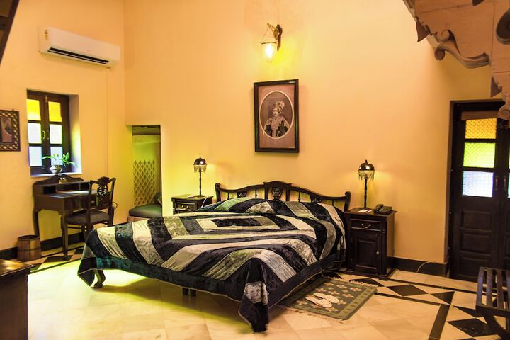 Room 3 of 16