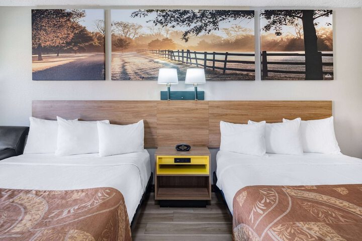 2 Queen Beds Accessible (10 of 12)