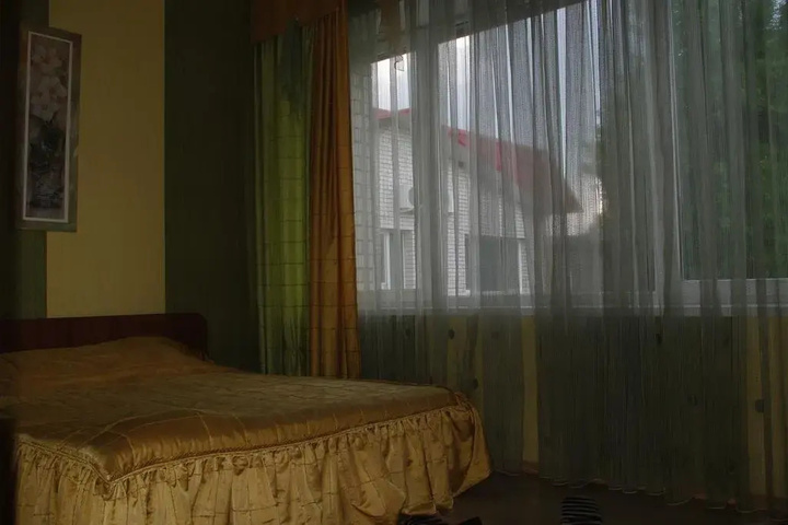 Room 5 of 9