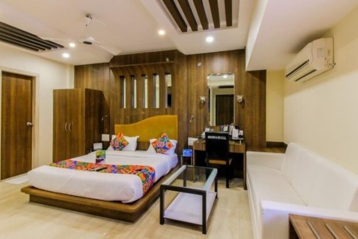 Room 12 of 32