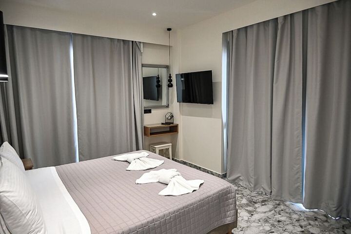 Room 4 of 33