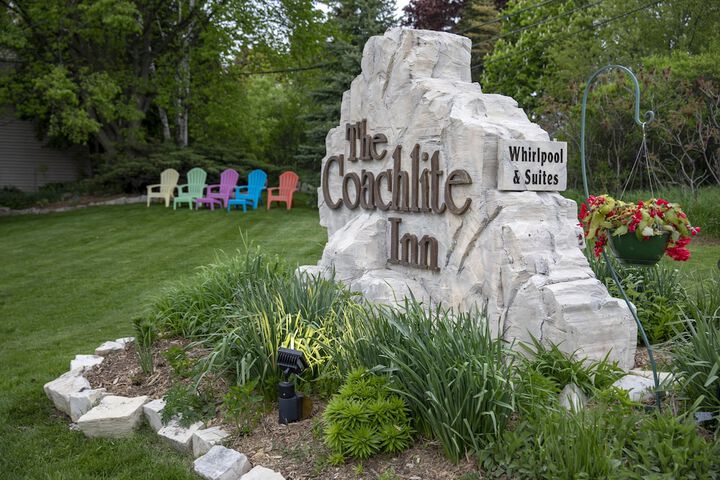 Exterior of Coachlite Inn