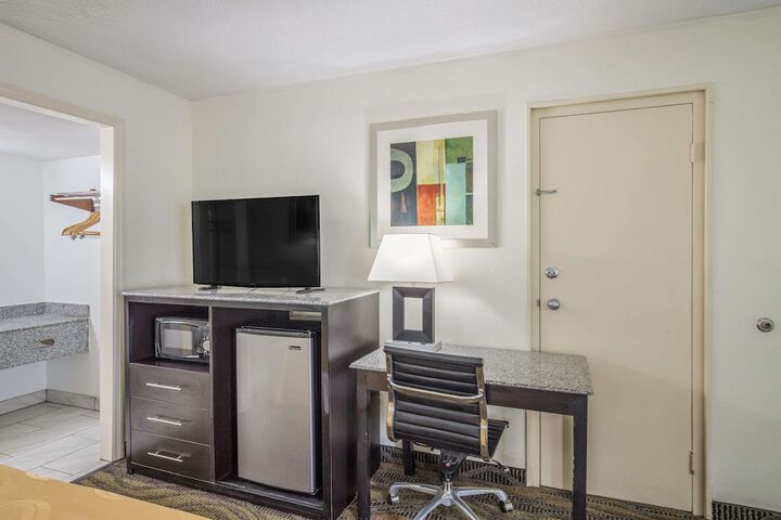1 Queen Bed Accessible (1 of 13)