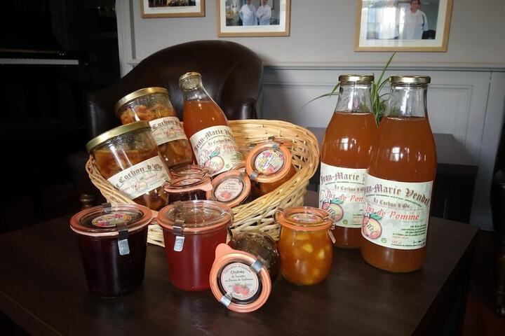 Dining 23 of 30