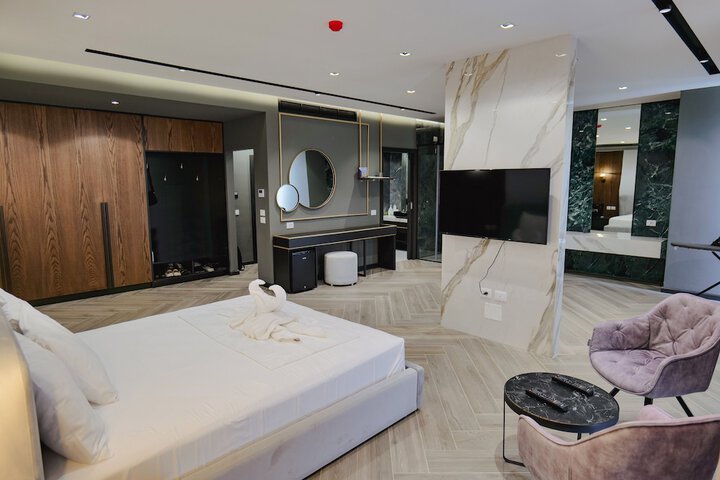 Room 51 of 148