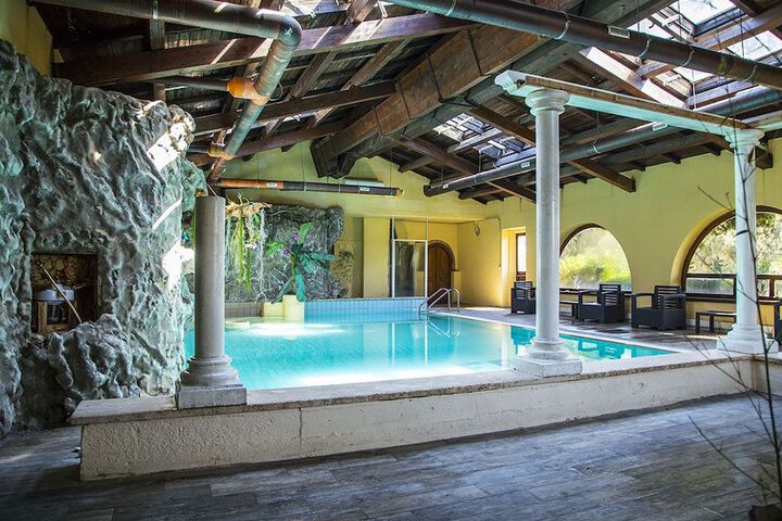 Pool 11 of 26