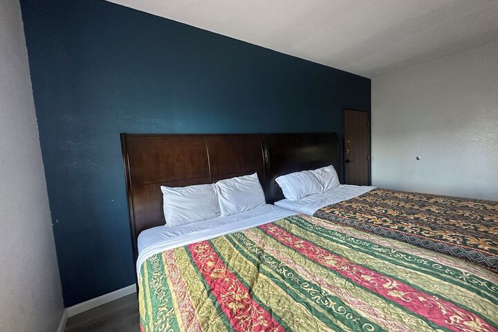 Room 14 of 33