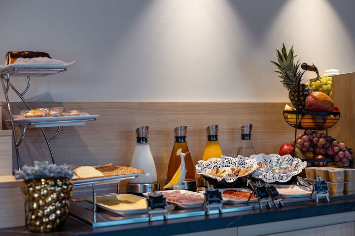 Breakfast/Coffee Service 77 of 84