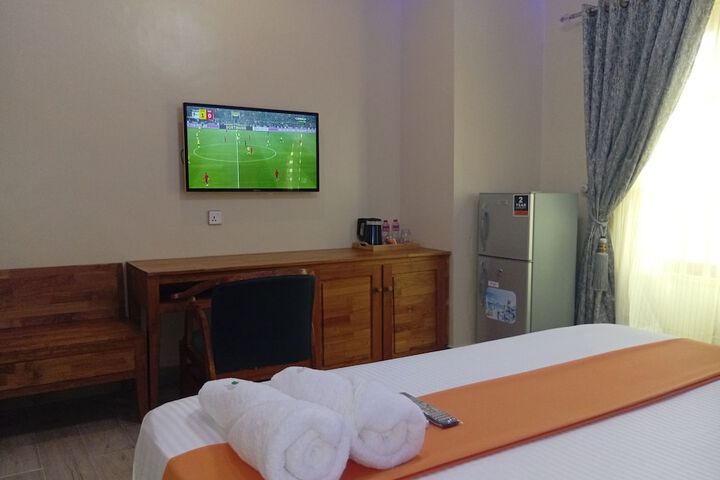 Room 3 of 16