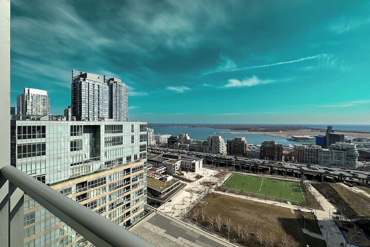 Lux Lakeview Suite CNTower Free Parking in Toronto, ON