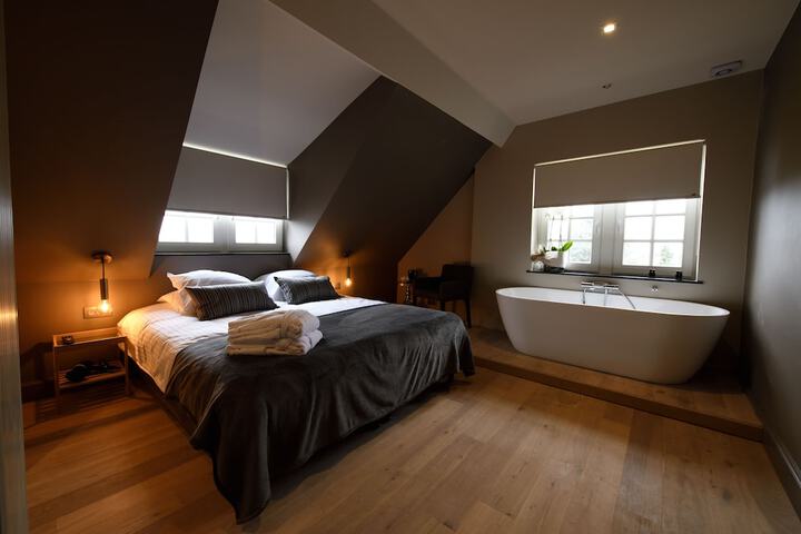 Room 7 of 63