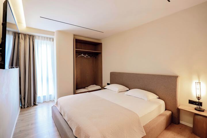Room 42 of 132