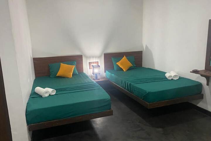 Room 2 of 93