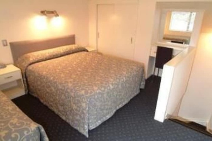 Room 2 of 65