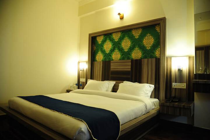 Room 6 of 76
