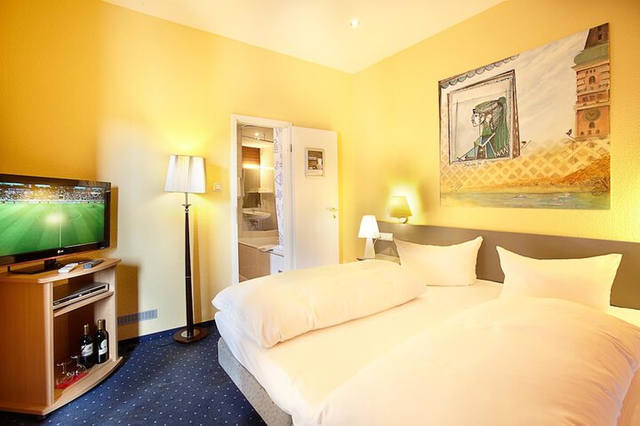 Room 7 of 32