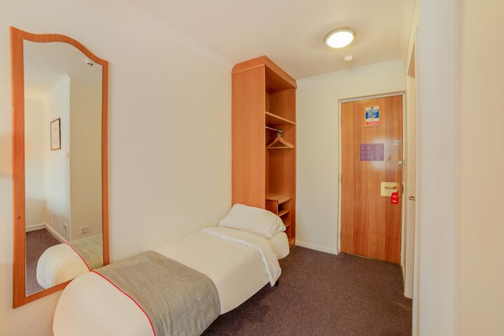 Room 7 of 68