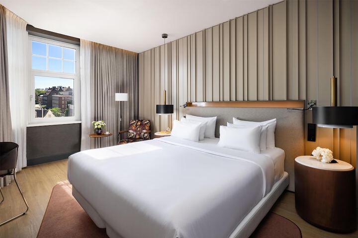 Room 54 of 90