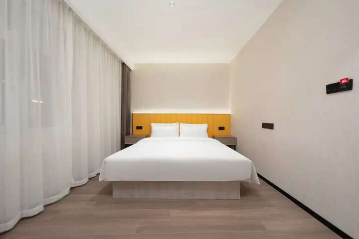 Room 4 of 6