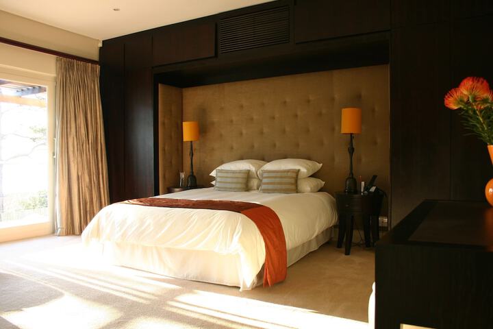 Room 2 of 26