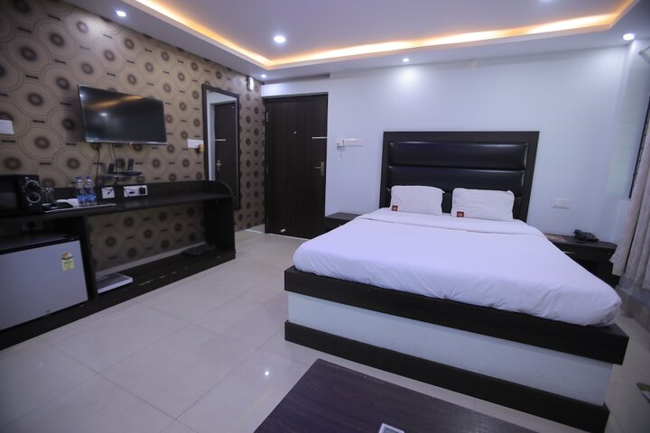 Room 6 of 11