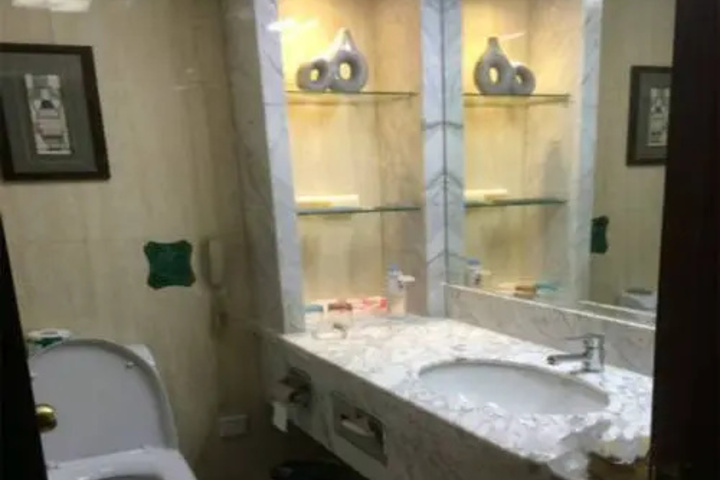 Room 4 of 4