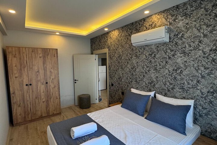 Room 8 of 33