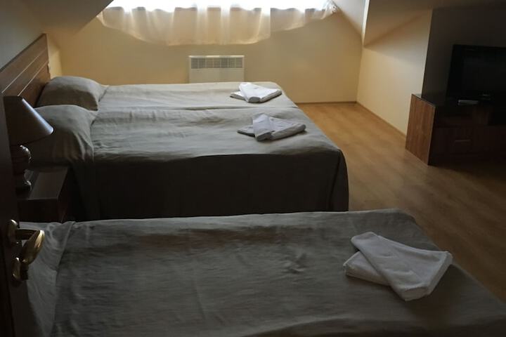 Room 11 of 46