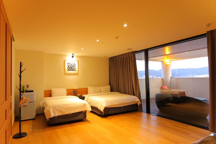 Room 79 of 190