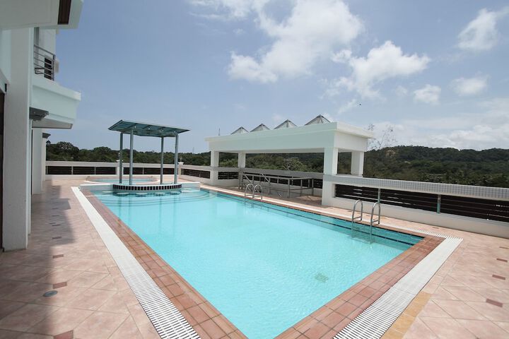 Pool Hotel