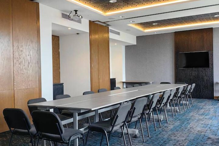 Business Center 77 of 84