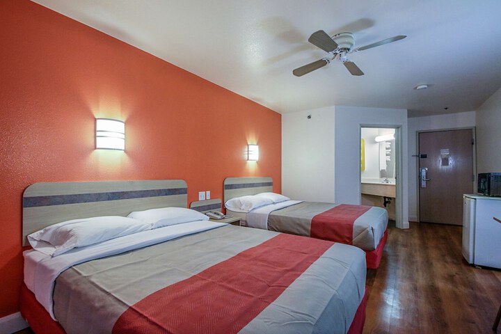 Room 16 of 33