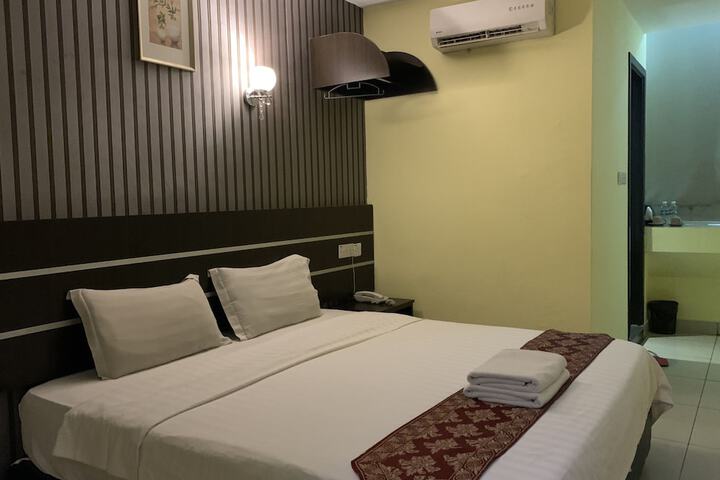 Room 7 of 30