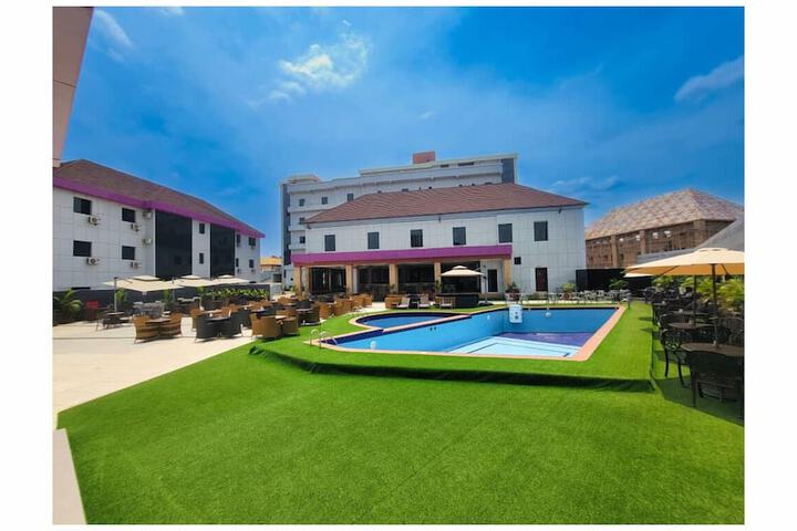 Pool 6 of 8