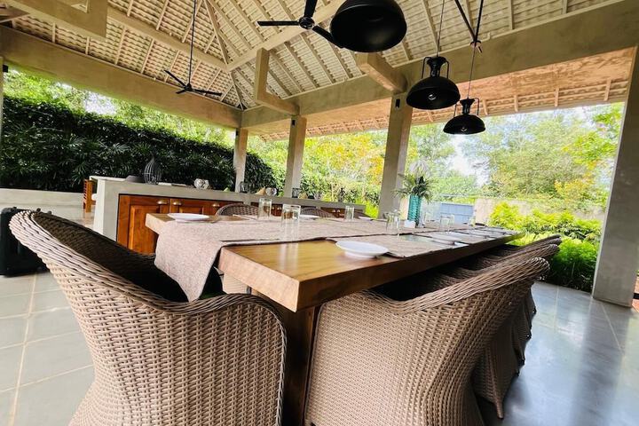 Dining 40 of 71