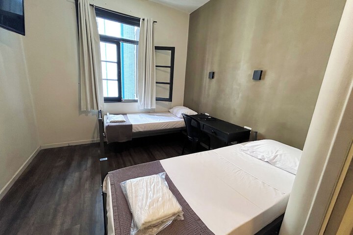 Room 16 of 43