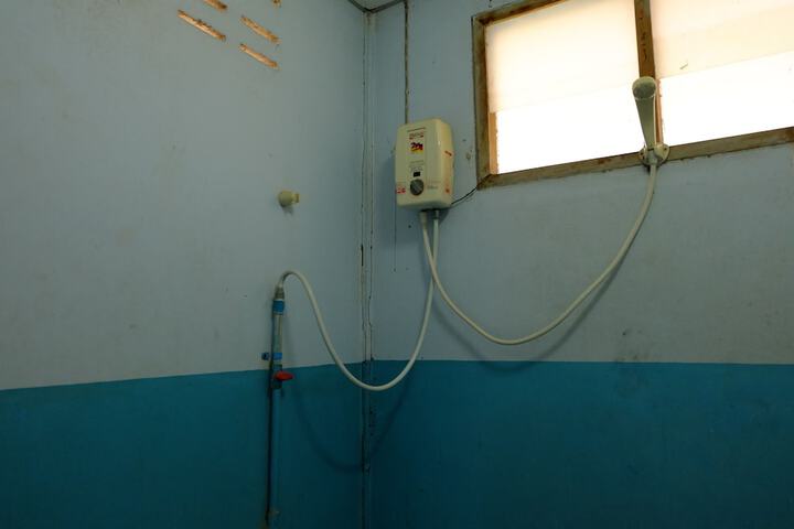 Room 8 of 12