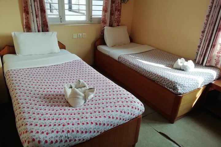Room 13 of 34