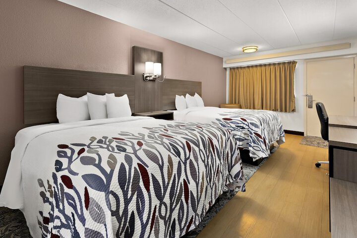 2 Double Beds (4 of 9)