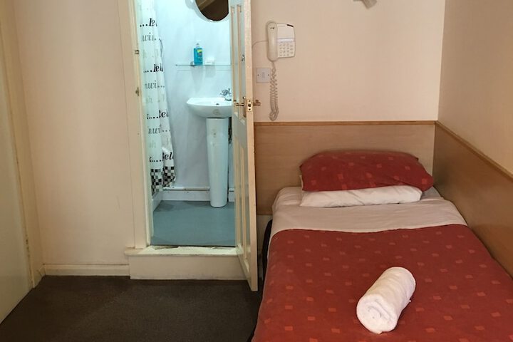 Room 41 of 80